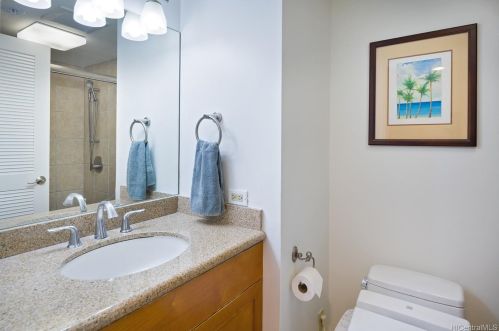 2470 Kalakaua Ave, Honolulu HI  96815-3265 exterior