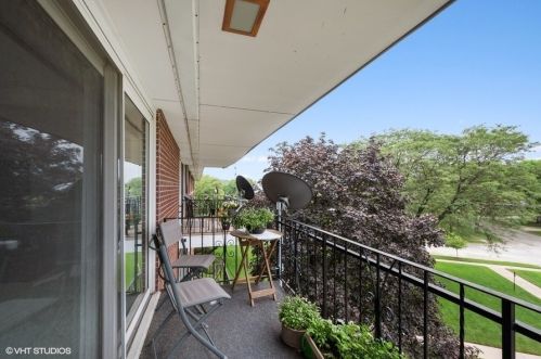 1030 Fernandez Ave, Arlington Hts IL  60004-5320 exterior