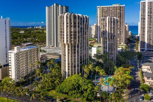 300 Wai Nani Way, Honolulu HI  96815-3961 exterior