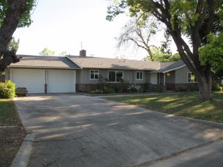 267 Dovewood Ln, Fresno, CA 93704-2030