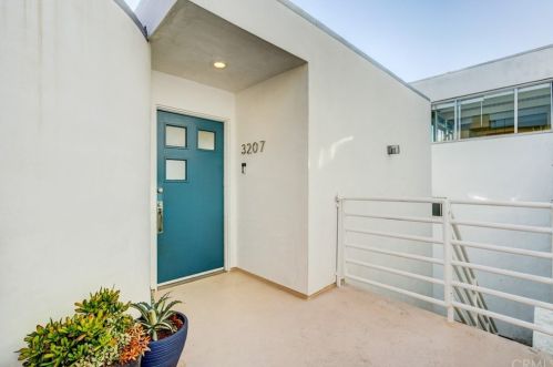 3207 Crest Dr, Manhattan Beach, CA 90266-3828