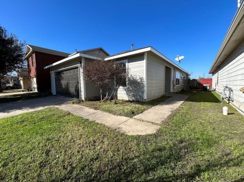 18040 Majestic Elm Ln, Webberville TX  78621-6019 exterior