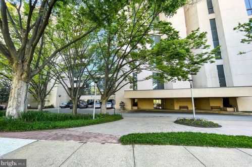 1101 Arlington Ridge Rd, Arlington VA  22202-1951 exterior