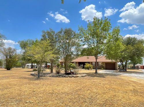 7608 Veal Station Rd, Azle, TX 76020-2730