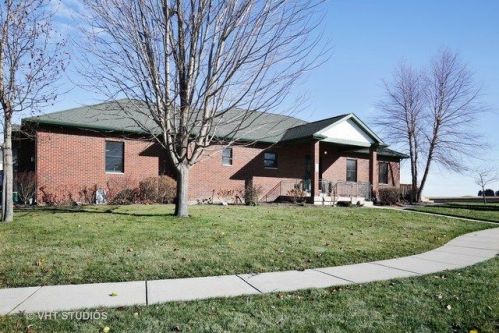407 Hadley Ct, Sycamore IL  60178-1131 exterior