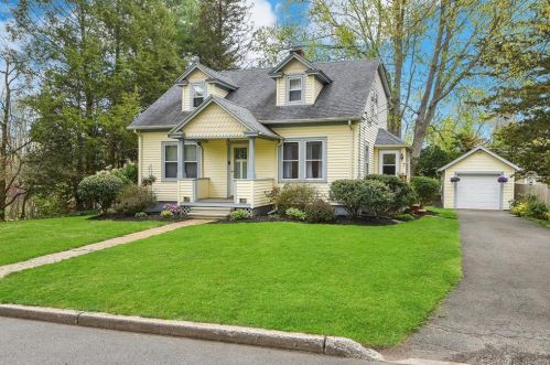 107 Hillcrest Ave, Middletown, CT 06457-5323