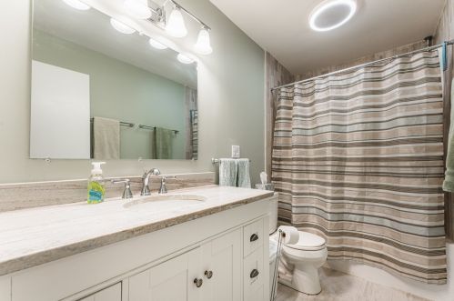 1327 Caribou Trl, Carol Stream IL  60188-9064 exterior