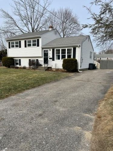 35 Riverdale Rd, Westerly, RI 02891-2825