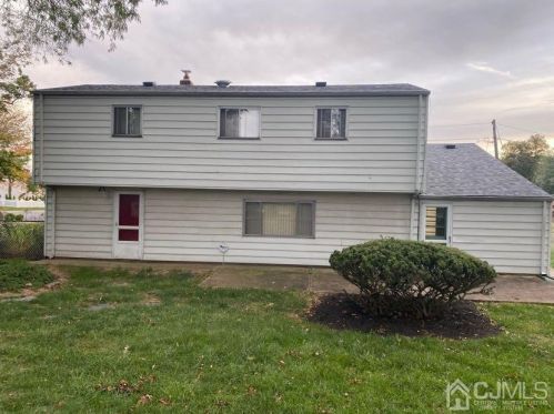34 Westminster Pl, Edison, NJ 08817-5226