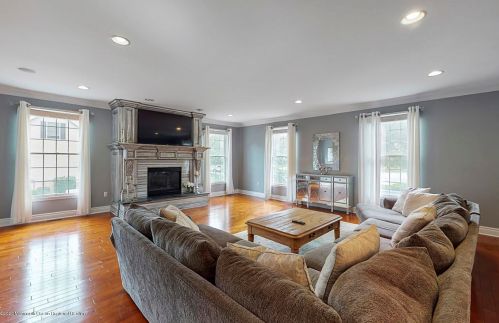 9 Rebecca Dr, Middletown, NJ 07748-3354