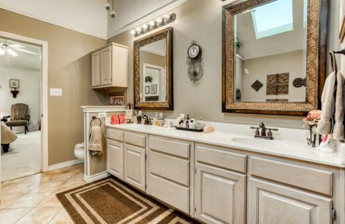 2210 Meadowstone Dr, Carrollton TX 75006-2642 exterior