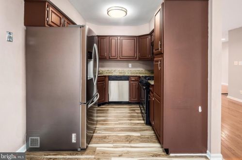 2 Exeter Ct, Princeton NJ  08540-7000 exterior