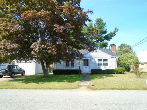 11 Midway Dr, Warwick, RI 02886-8114