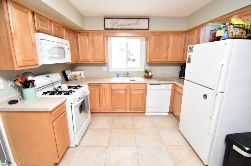 731 Sand Crk Dr, Carol Stream IL  60188-9138 exterior