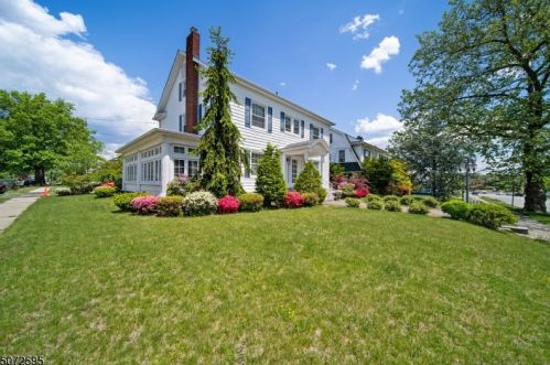 423 18th Ave, Paterson, NJ 07504-1115