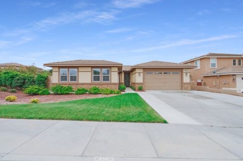 18215 Homeland Ln, Riverside, CA 92508-9361