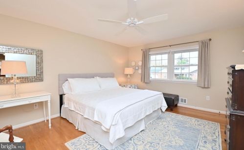 7724 Carrleigh Pkwy, Springfield VA  22152-1307 exterior