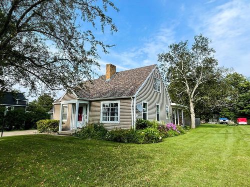 402 3rd Ave, Spring Grove, MN 55974-1320