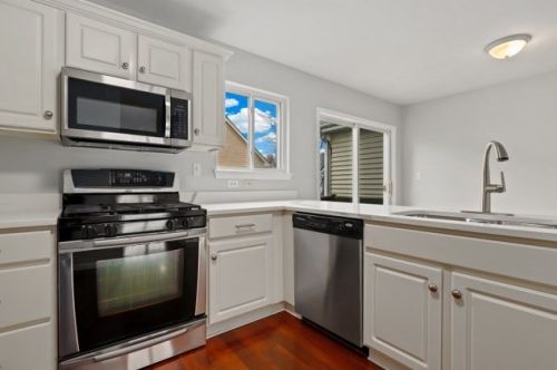 902 Galway Ln, Pingree Grove IL  60140-9174 exterior