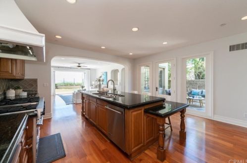 37 Blue Smt, Irvine CA  92603-0168 exterior