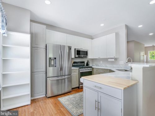 12001 Edgemere Cir, Herndon VA  20190-3256 exterior