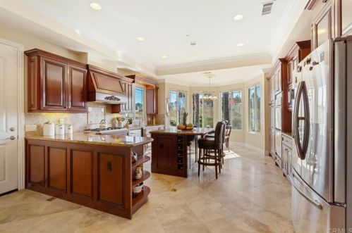 2021 Pleasant Heights Dr, Vista CA  92084-2844 exterior