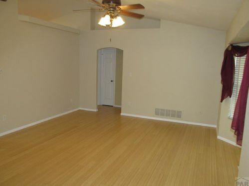 60 Altadena Dr, Pueblo, CO 81005-2988