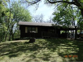 313 7th St, Carver, MN 55315-9360