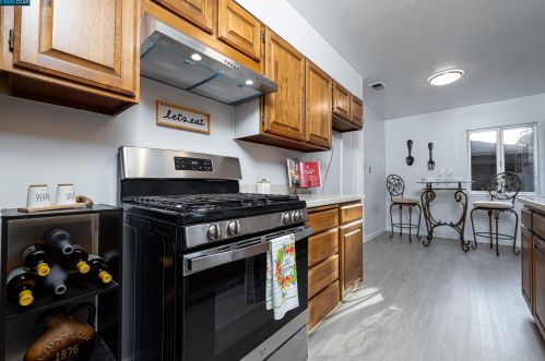 124 Cynthia Dr, Concord, CA 94523-2980