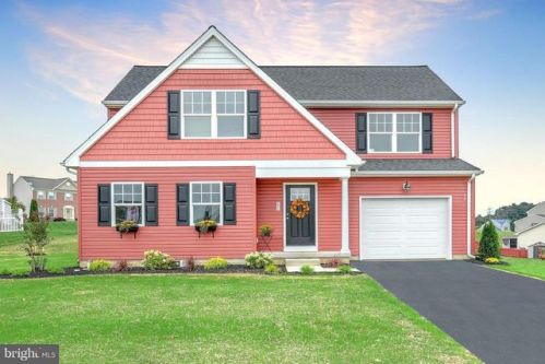 87 Farm House Ln, York, PA 17408-6246