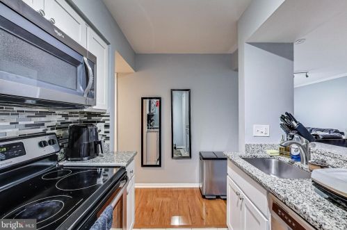 5816 Royal Ridge Dr, Springfield, VA 22152-1028