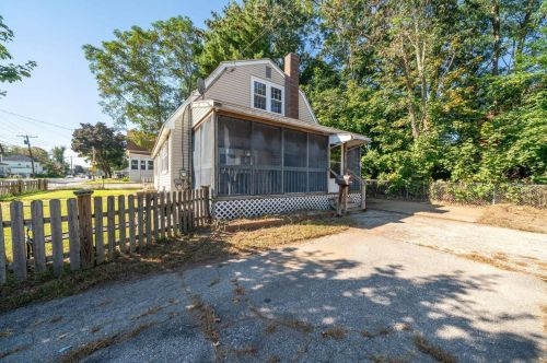 233 Lake St, Nashua, NH 03060-4407