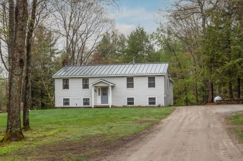 74 Anns Dr, Weare, NH 03281-4702