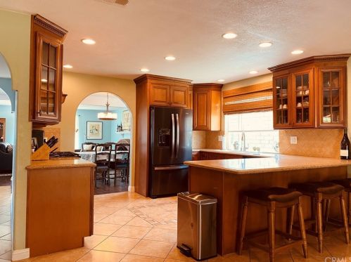 5355 College Ave, Riverside CA  92505-3122 exterior