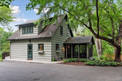 2260 Medicine Lake Blvd, Minneapolis MN  55441-4238 exterior