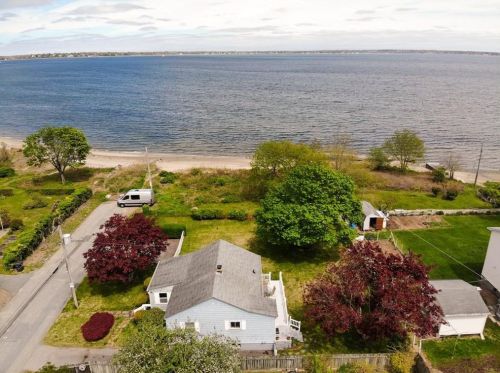 22 Pender Ave, Warwick, RI 02889-4805