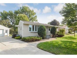 6273 Woodbine Ct, Saint Paul, MN 55125-1153