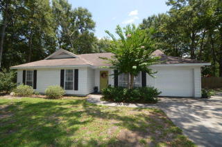 220 Camden Dr, Brunswick, GA 31523-7815