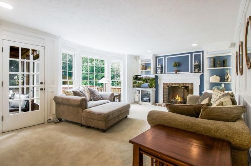 220 Glen Meadow Ct, Atlanta, GA 30328-1631