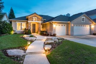 2772 Sussex Ave, Clovis, CA 93611-5565