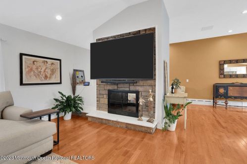 165 New Monmouth Rd, Middletown NJ  07748-2232 exterior