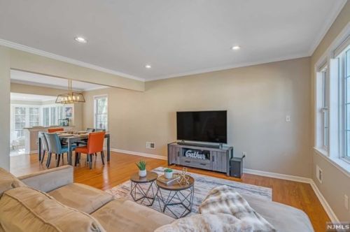 372 Cedar Ave, Ridgewood, NJ 07450-5112