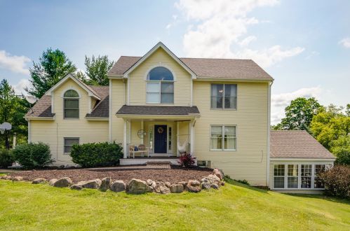 10004 Fox Bluff Ln, Spring Grove, IL 60081-8830