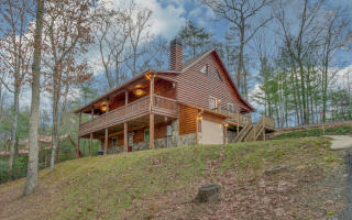 365 Altamaha Dr, Ellijay, GA 30540-0890