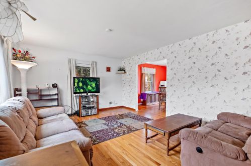 1364 Evergreen Ave, Des Plaines, IL 60016-4316