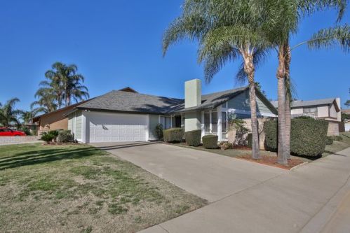 6786 Jasmine Ct, Chino, CA 91710-2829