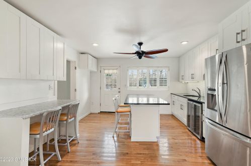 17 Circle Dr, Greenwich CT  06830-6737 exterior