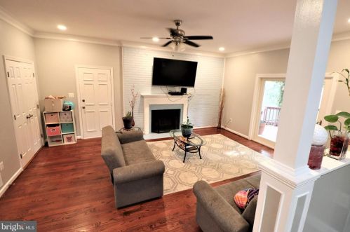 8005 Lake Pleasant Dr, Springfield VA  22153-3005 exterior