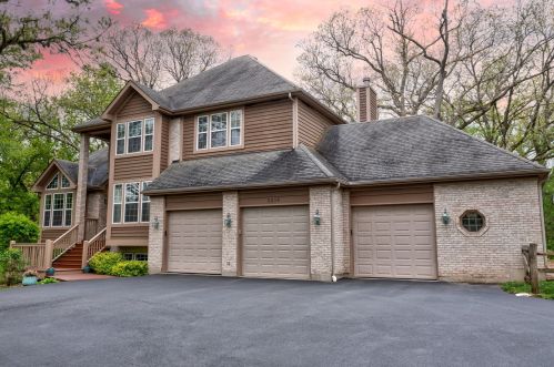 3214 Chelmsford Dr, Spring Grove, IL 60081-8656