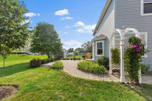 313 Century Dr, Pingree Grove IL  60140-4013 exterior